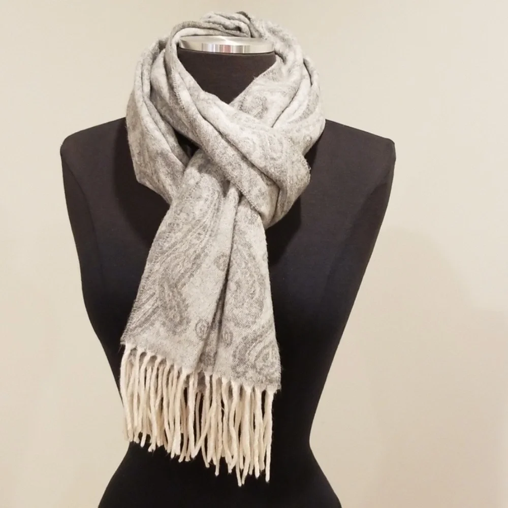 V. FRAAS Cashmink oversized Grey Printed Scarf